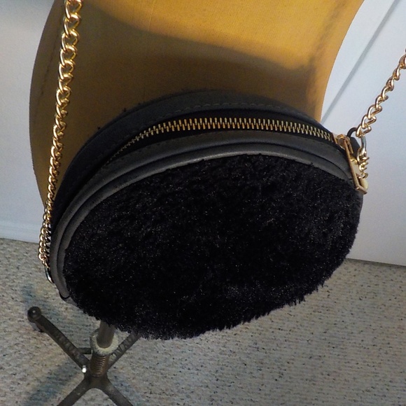 Faux Fur Round Bag - Picture 3 of 7